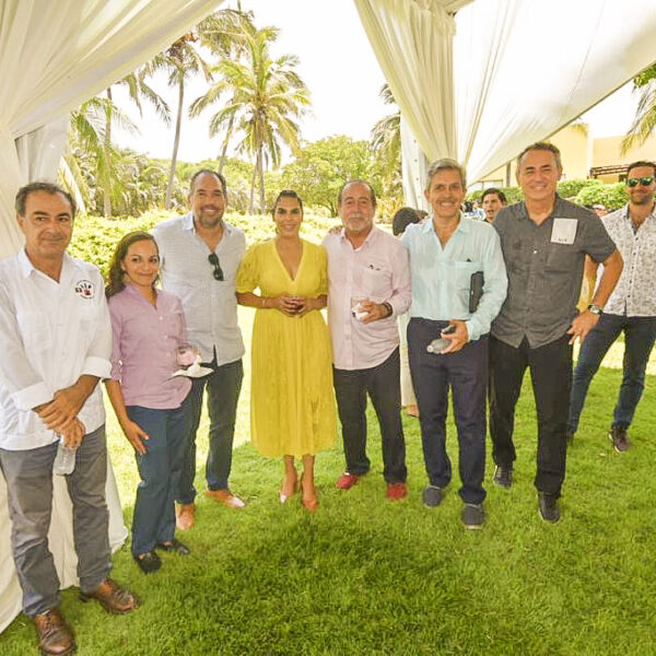 Reconocimiento internacional: Jesús Carmona Jiménez por su destacado trabajo en el sector turístico.